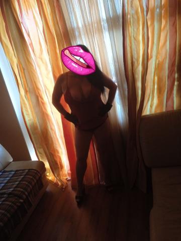 Люба Сексуальная Брюнетка фото 3